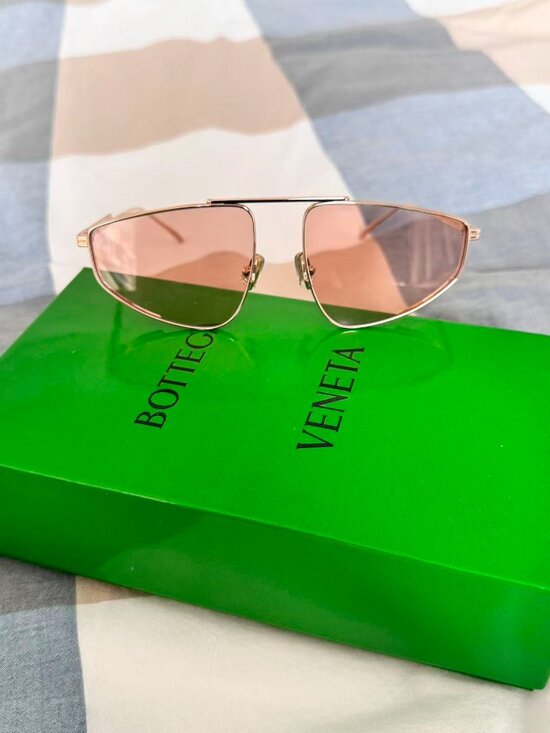 Bottega Veneta Rose Gold Sunglasses BV1466S Pink Lens Slim Frame display picture 2